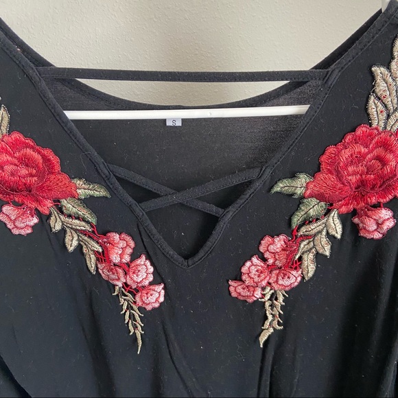 Size S Embroidered Floral Strappy Long Sleeve - Picture 2 of 3